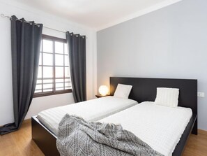 1 slaapkamer, een strijkplank/strijkijzer, wifi