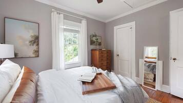 2 slaapkamers, een bureau, een strijkplank/strijkijzer, wifi