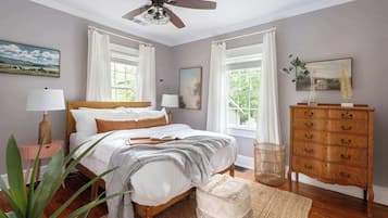 2 bedrooms, desk, iron/ironing board, WiFi