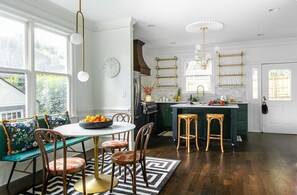 Dining - Magpie Manor (Atlanta)