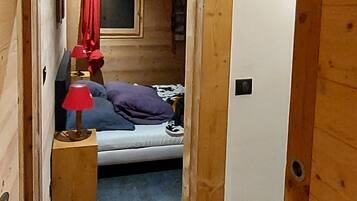 1 chambre, lit parapluie, Wi-Fi gratuit, draps fournis