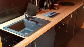 Fridge, microwave, stovetop, dishwasher