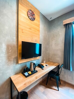 Deluxe Twin Room | Iron/ironing board, free WiFi