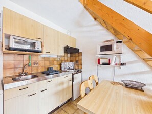 Kühlschrank, Mikrowelle, Toaster