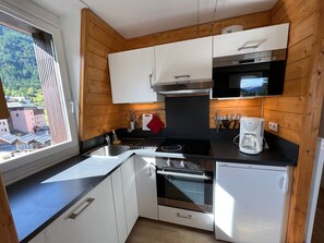 Kylskåp, mikrovågsugn och diskmaskin