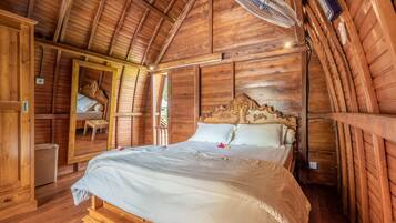 Espacio para trabajar con laptop, cortinas blackout y wifi gratis