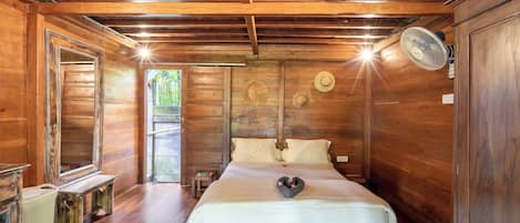 2 bedrooms, laptop workspace, blackout drapes, free WiFi