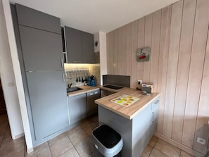 Fridge, oven, dishwasher