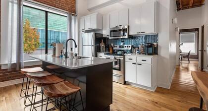 Downtown KC Loft Near T-Mobile + Parking 1059