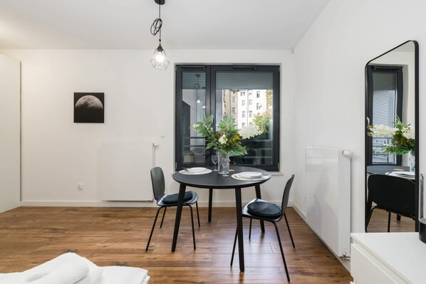 Dining - Rybaki 1 Spacious Studio | For 2 Guests | Poznan (Poznan)