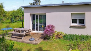A modern house with a patio, a sliding glass door, and a small window. - 3 bedroom stunning home in Trévou-Tréguignec (Trévou-Tréguignec)