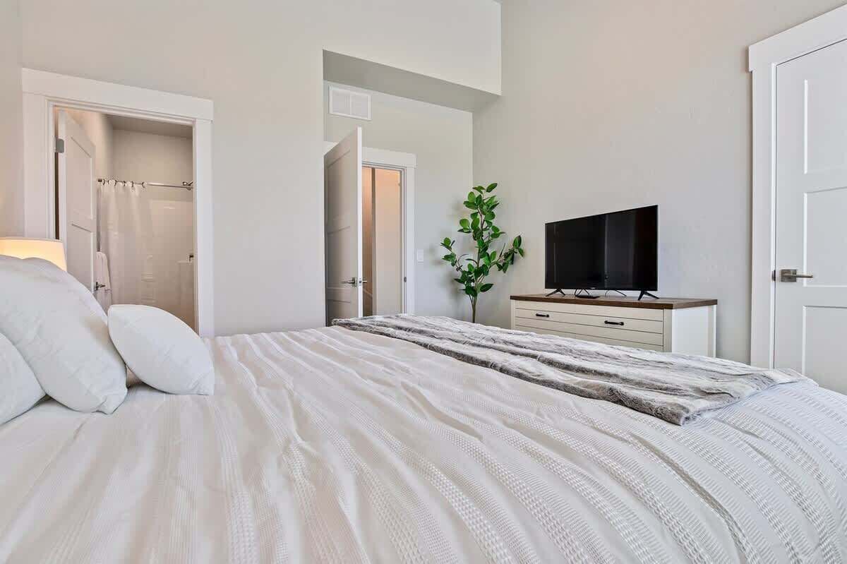 2 habitaciones, tabla de planchar con plancha, cuna de viaje y wifi 
