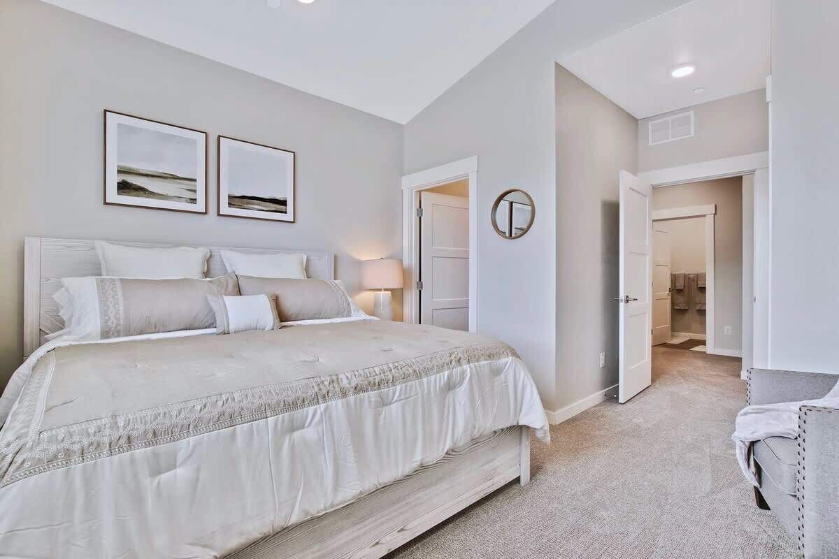 3 bedrooms, iron/ironing board, travel crib, WiFi