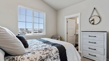 2 chambres, fer et planche à repasser, lit de bébé portatif, Wi-Fi