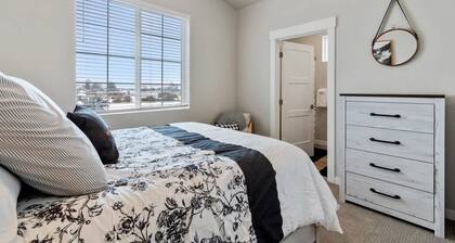 Elegant 2 bedroom townhome