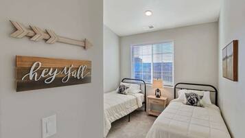 3 habitaciones, tabla de planchar con plancha, cuna de viaje y wifi