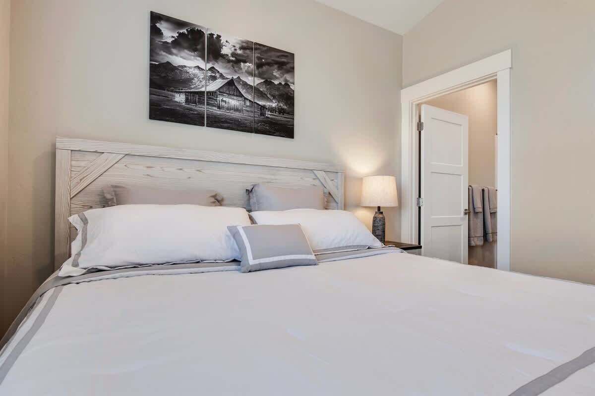 3 bedrooms, iron/ironing board, travel crib, WiFi