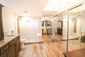 Badewanne, Haartrockner, Handtücher