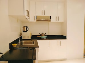 Réfrigérateur, micro-ondes, lave-vaisselle, bouilloire électrique