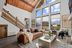 Smart TV, fireplace, stereo