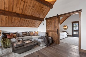 Smart TV, fireplace, stereo