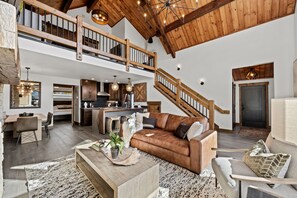 Smart TV, chimenea y estéreo 