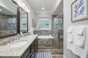 Combined shower/tub, hair dryer, towels