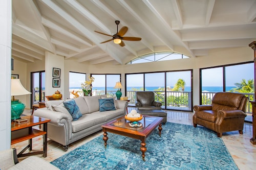 180° Sea Views, Luxurious Villa, Walk to secluded beach or beach bar