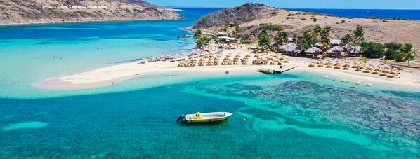 Beach nearby - Top floor unit 520 ft2 with stunning dominant view on ocean, St Barth, Orient B. (Collectivité de Saint-Martin)