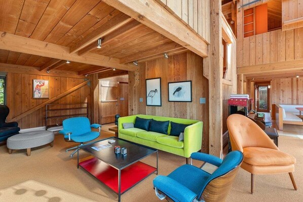 Living area - Binker Barn Reimagined | Sea Ranch Art (Sea Ranch)