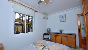 3 dormitorios, tabla de planchar con plancha, wifi gratis y ropa de cama