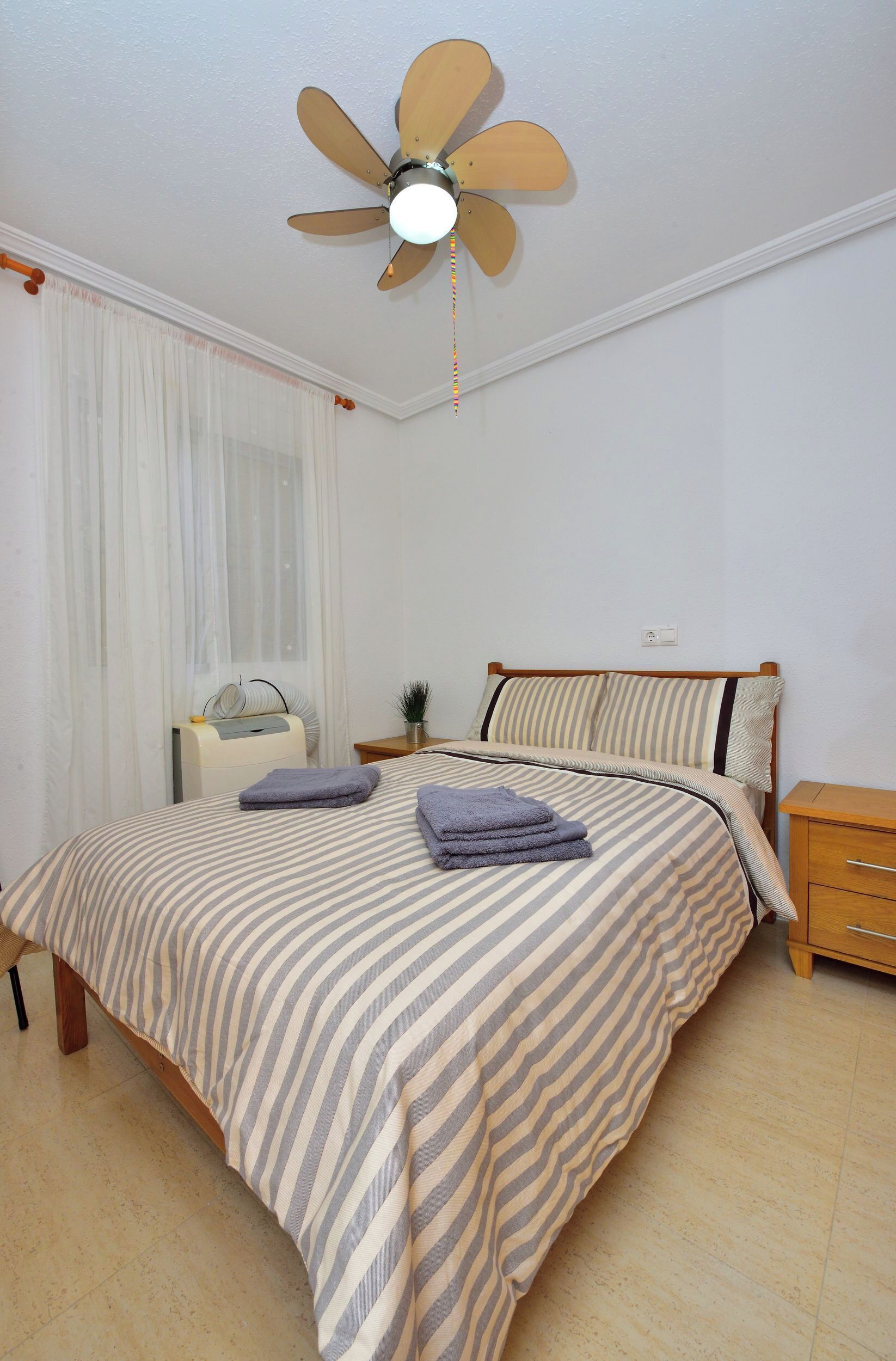 3 dormitorios, tabla de planchar con plancha, wifi gratis y ropa de cama