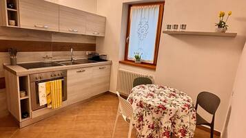 Kühlschrank, Ofen, Herdplatte, Geschirrspüler