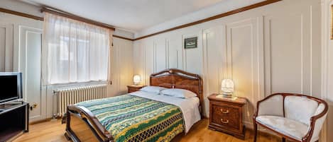 2 habitaciones, escritorio, wifi gratis y ropa de cama