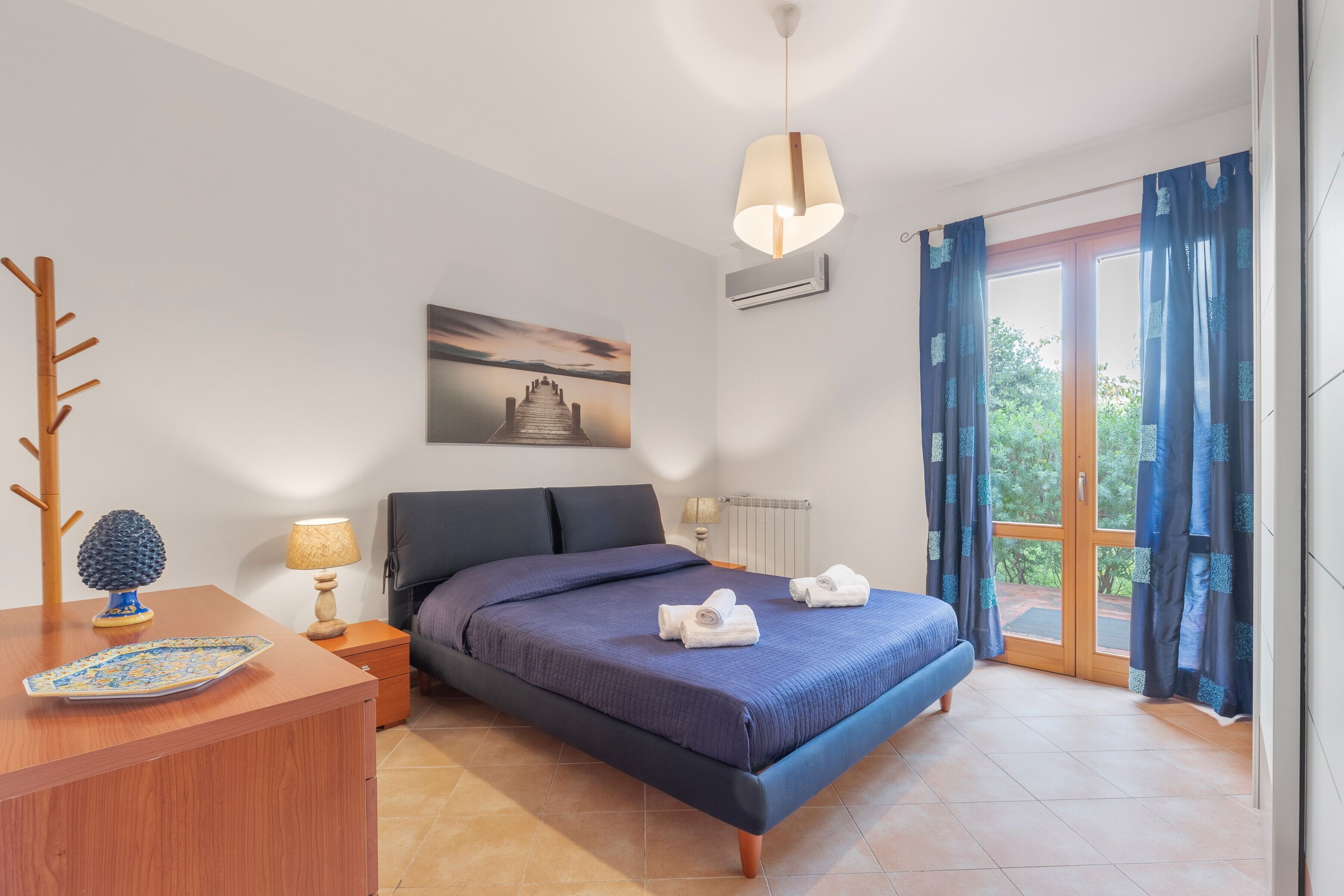 2 bedrooms, iron/ironing board, bed sheets