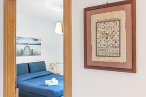 2 bedrooms, iron/ironing board, bed sheets