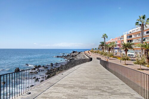 Vacation Home "Casa Playa" close to the Sea with Balcony & Wi-Fi