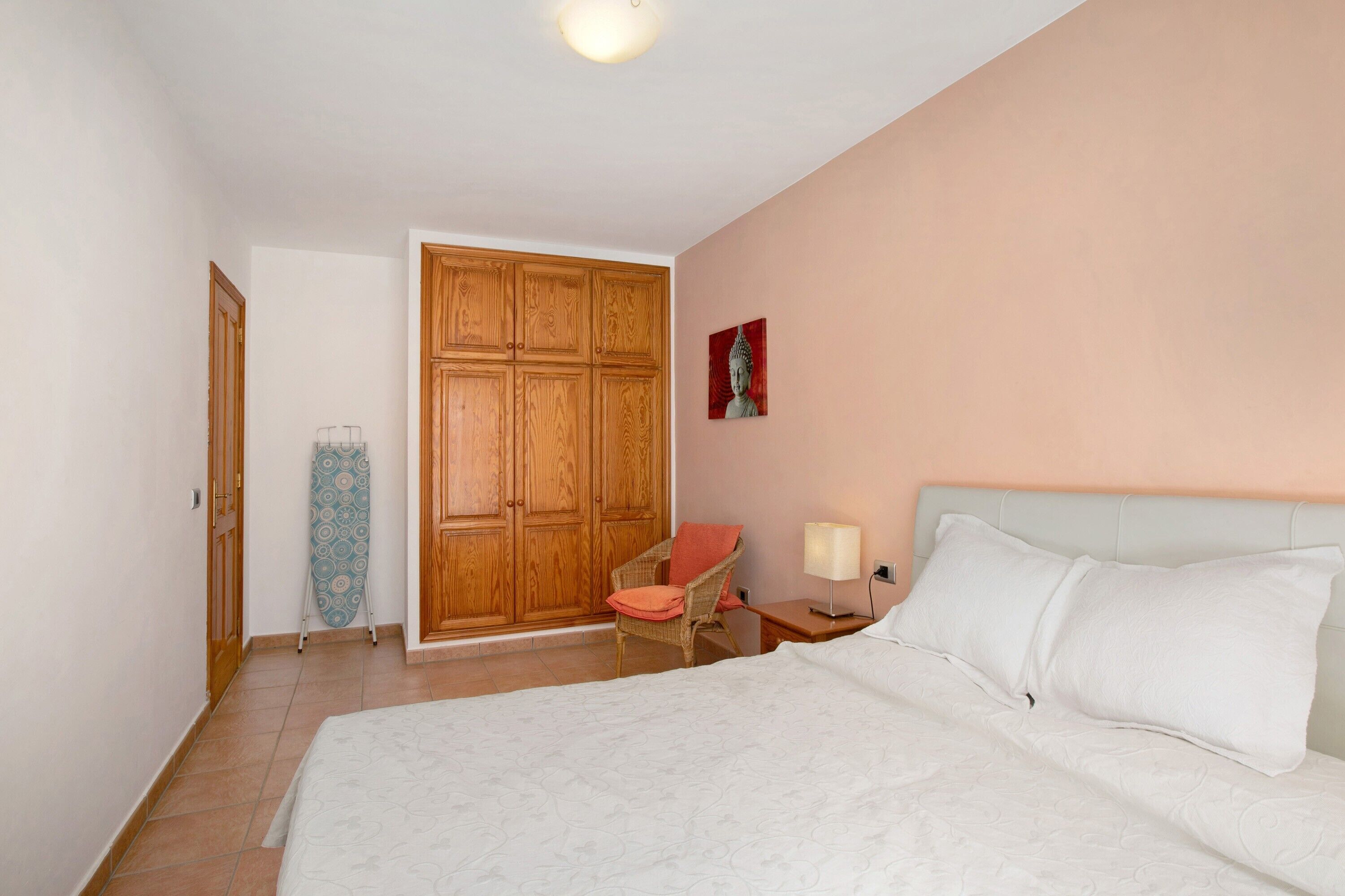 3 dormitorios, tabla de planchar con plancha, wifi gratis y ropa de cama