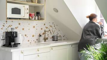Suite | Private kitchenette | Fridge, stovetop, coffee/tea maker, electric kettle