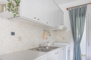 Apartamento conforto | Cozinha privada | Chaleira elétrica, mesas de jantar
