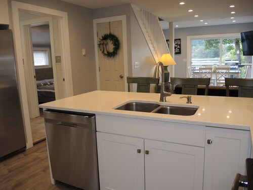 3 Ducks on a Lake - New Renovation on Goodyear Lake