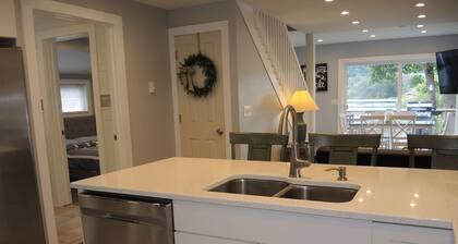 3 Ducks on a Lake - New Renovation on Goodyear Lake