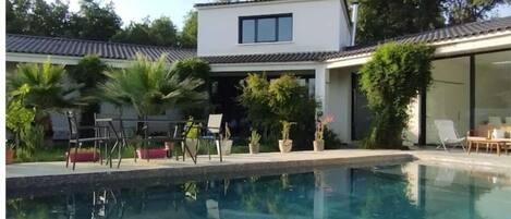 حمّام سباحة خارجي