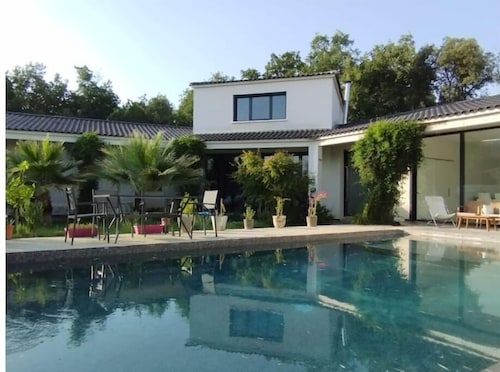 Villa marmo, magnifique villa moderne avec piscine