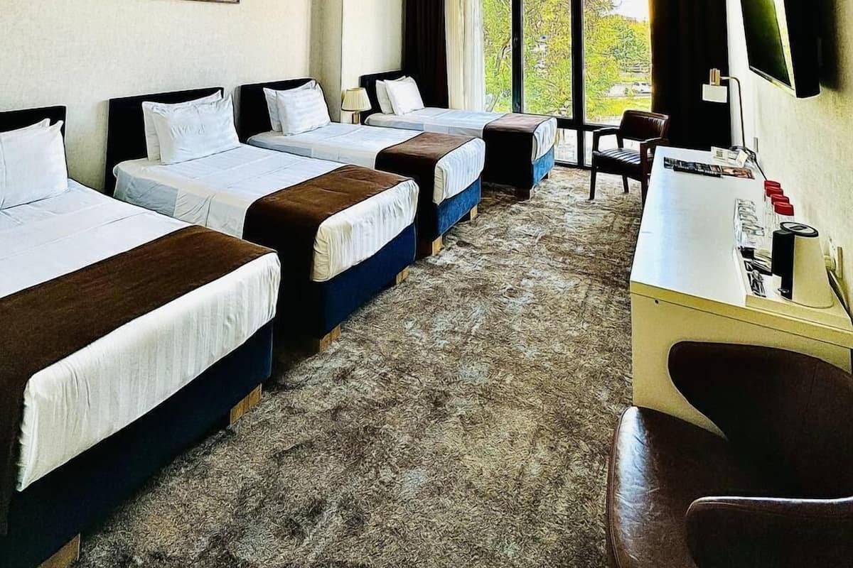 Chambre Quadruple Deluxe | 1 chambre, draps en coton égyptien, literie de qualité supérieure
