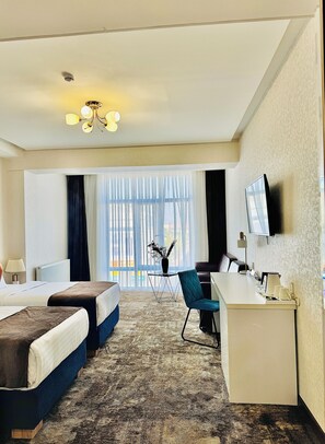 Egyptian cotton sheets, premium bedding, minibar, in-room safe - Garnet Hotel (Tashkent)