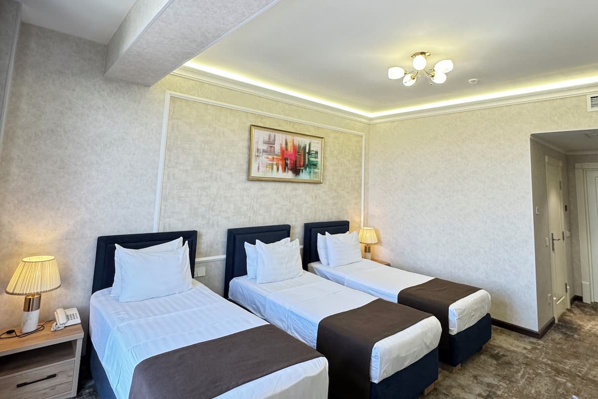 Chambre Triple Deluxe | 1 chambre, draps en coton égyptien, literie de qualité supérieure