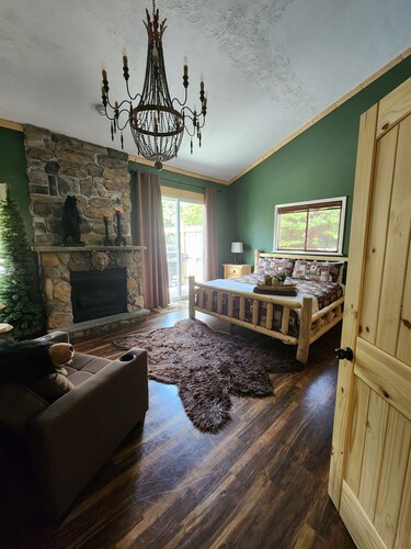 mountains, near Falling Water, Ohiopyle, hot tub, hiking, caverns, golf close by