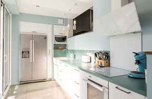 Réfrigérateur, micro-ondes, four, lave-vaisselle