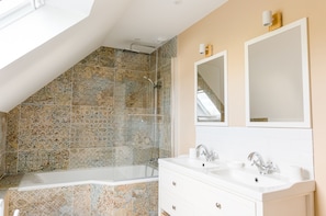 Badewanne, Haartrockner